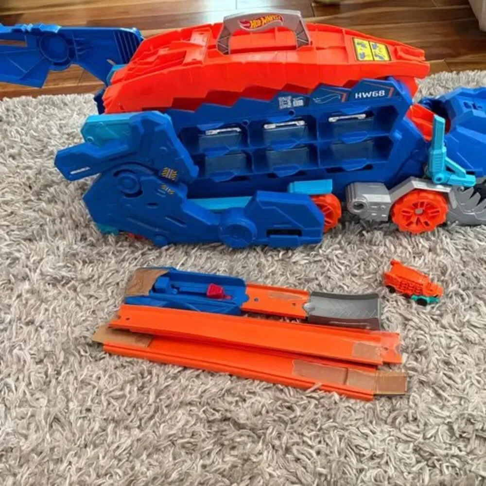 Hot wheels Dino carrier